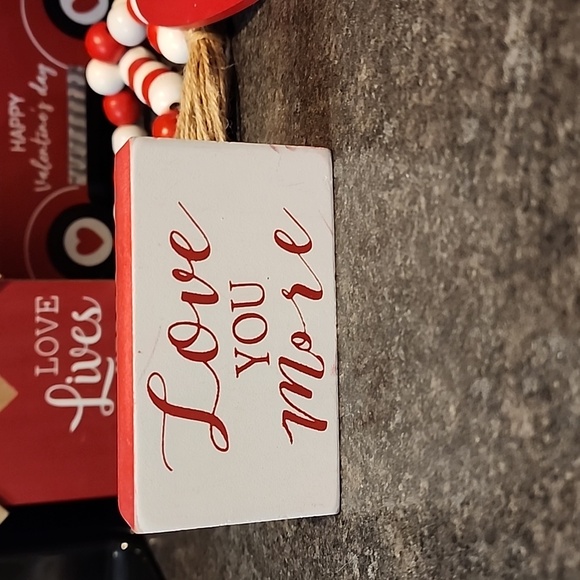 Valentines Day decor - Picture 4 of 13